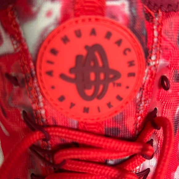 Nike Air Huarache Red, Pink, Maroon, Silver Camo-like print.  SUPER RARE! - Picture 4 of 5